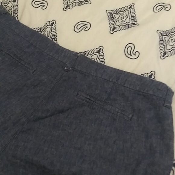 Old navy cuffed shorts - Picture 9 of 10